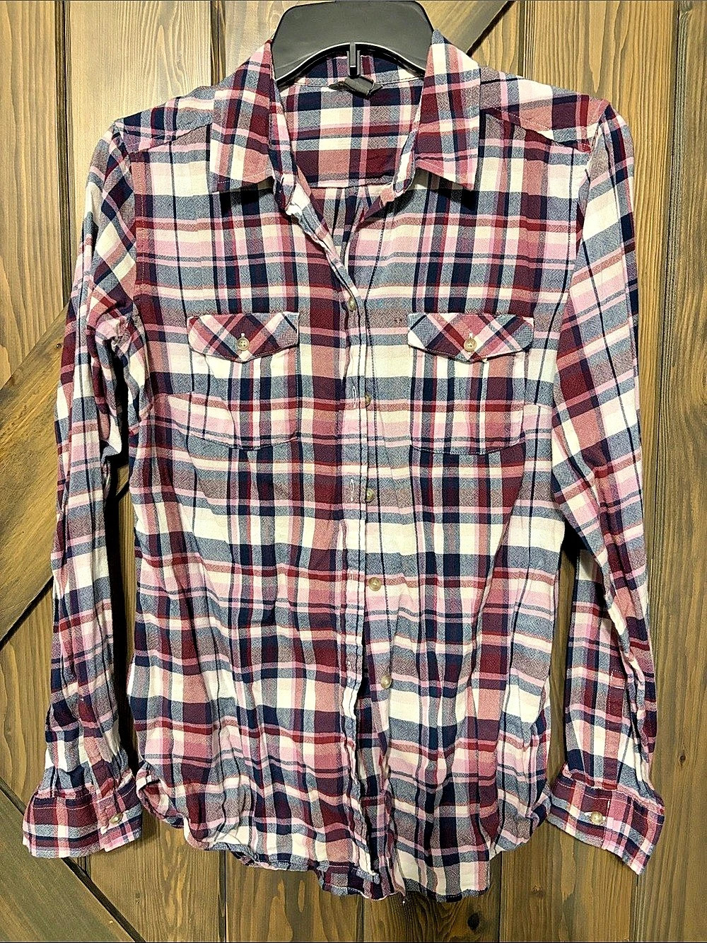Eddie Bauer Blue/Pink/Purple Plaid Button Down Size Medium